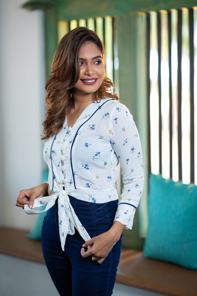 Contrast Crop (Women / Tops) Molly Sri Lanka