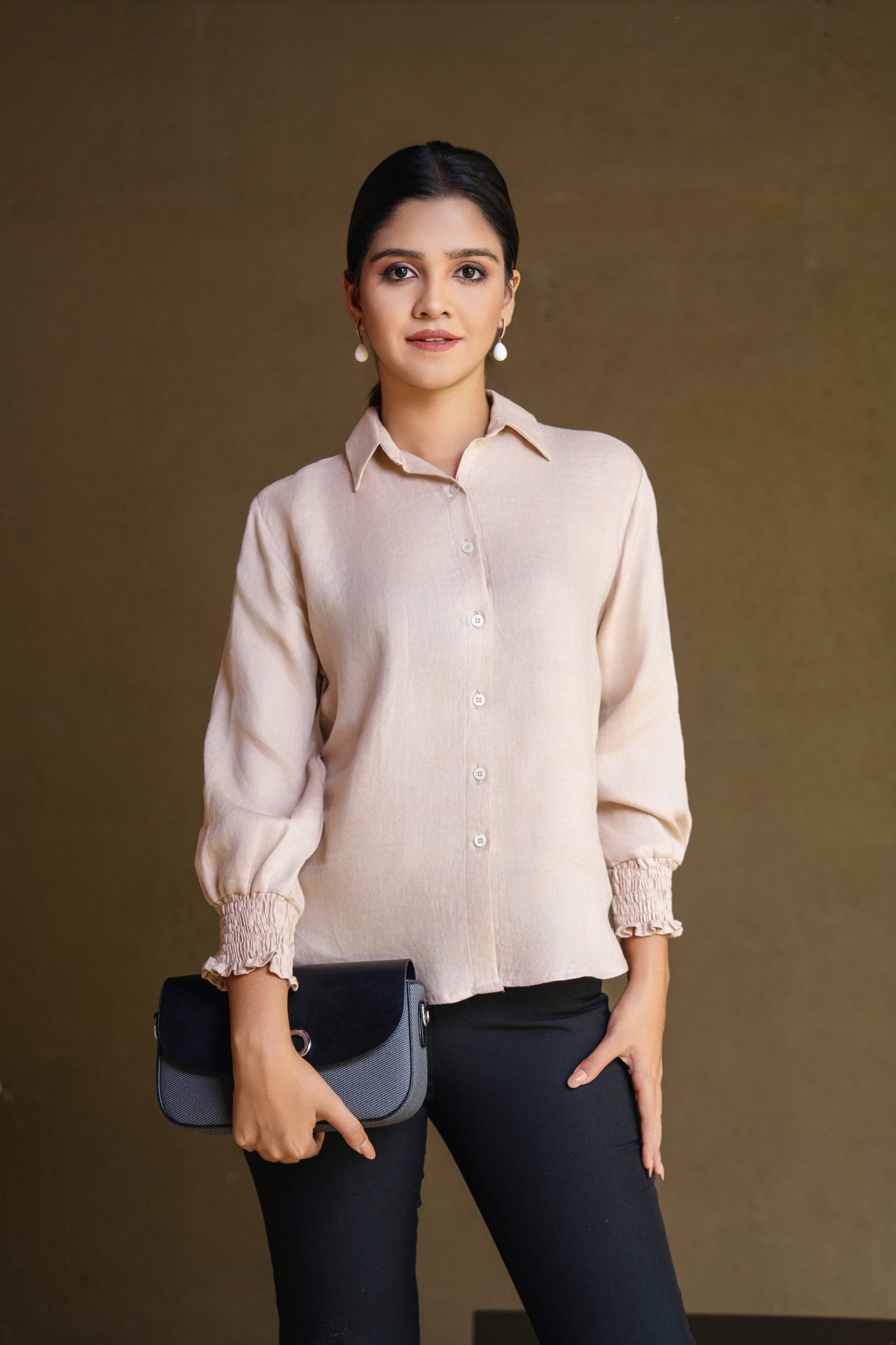 Smoke sleeve blouse